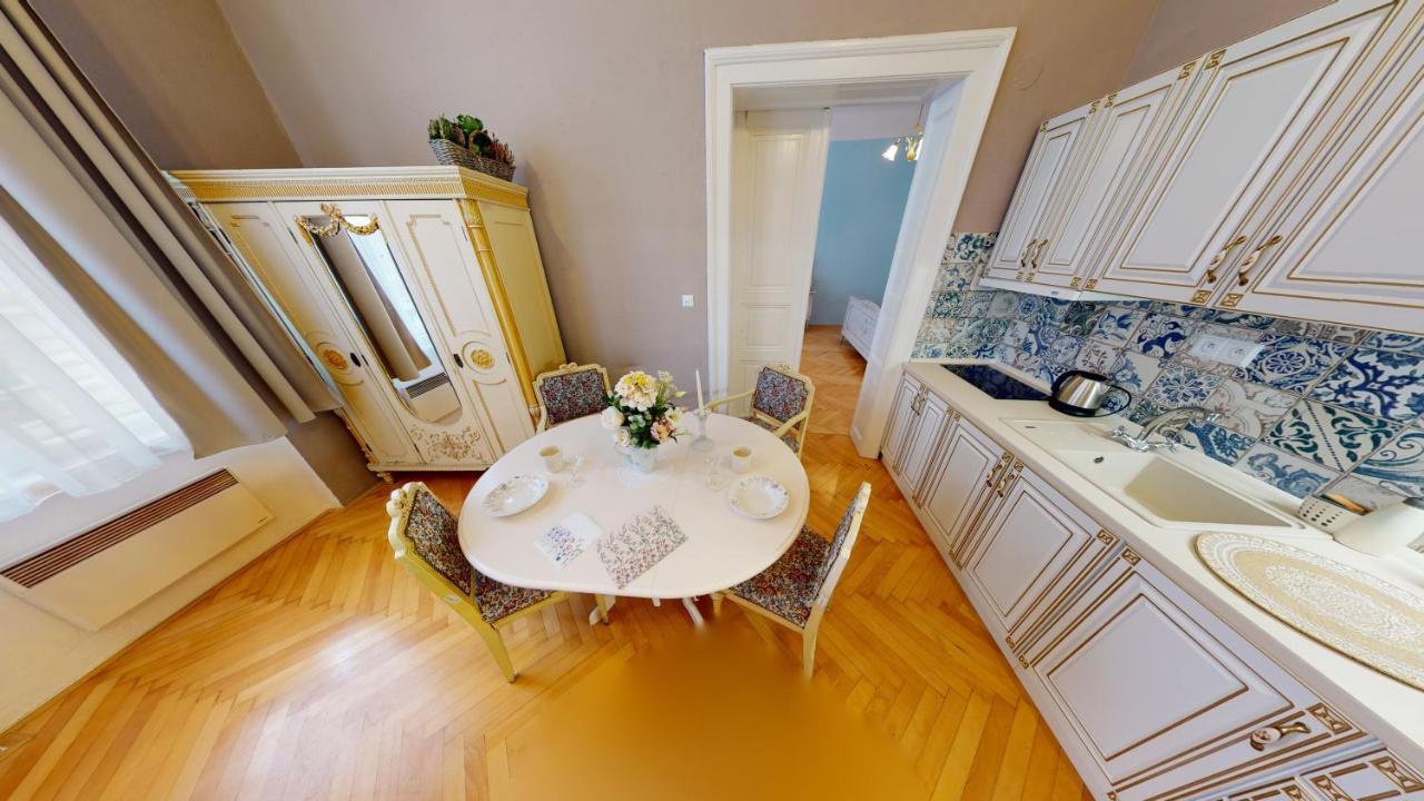 Apartments Kromeriz Bagian luar foto
