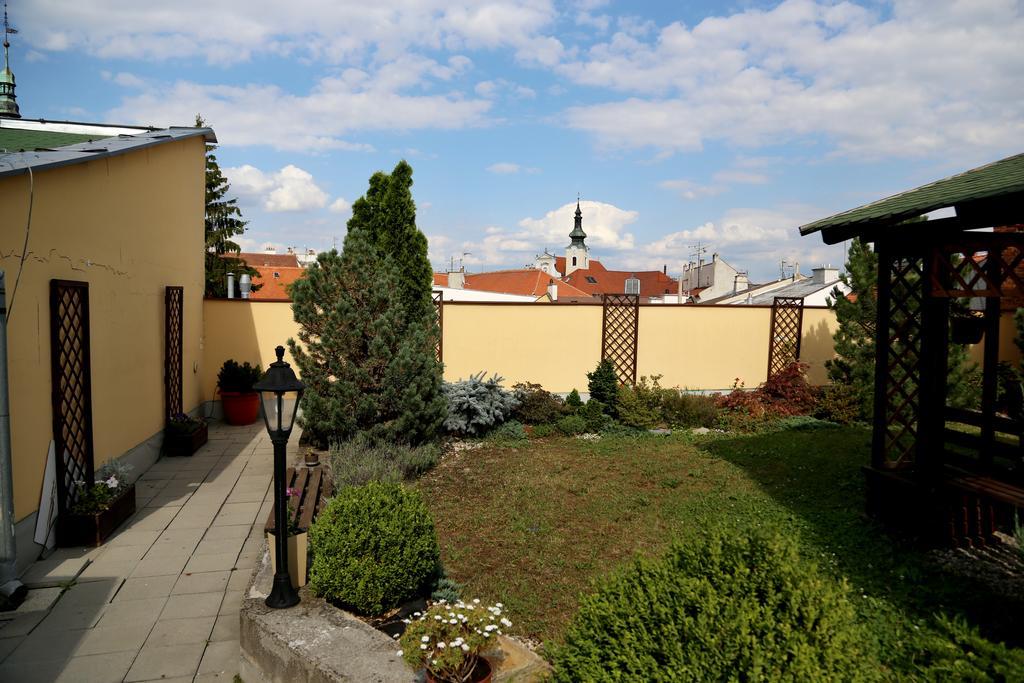Apartments Kromeriz Bagian luar foto